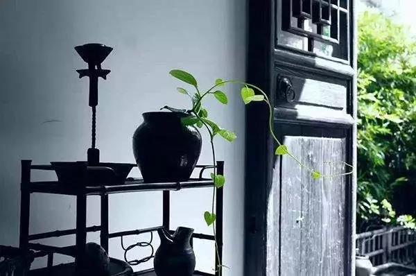 家里財(cái)運(yùn)只出不進(jìn)？跟客廳門窗風(fēng)水有大關(guān)系！